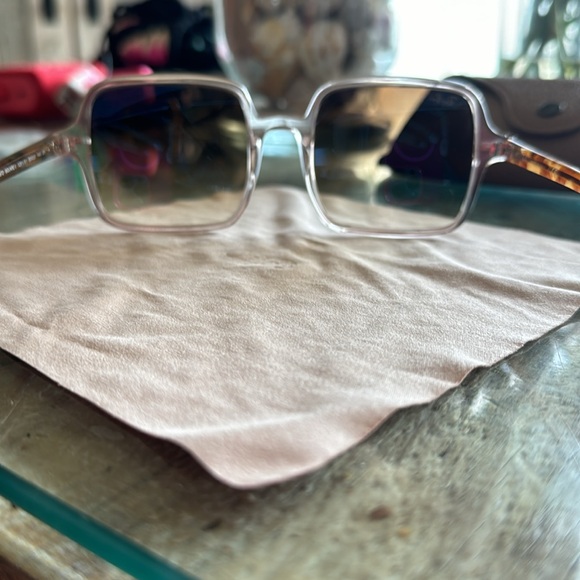 Ray Ban Square II polished transparent pink sunglasses. Case included. - Picture 6 of 9